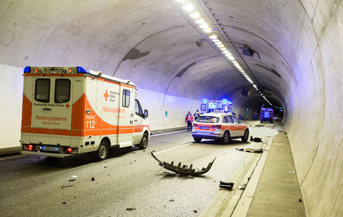 Tödlicher Unfall im B 14 Tunnel - Bild 08_7