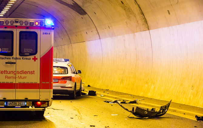 Tödlicher Unfall im B 14 Tunnel - Bild 13_12