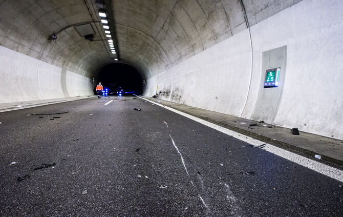 Tödlicher Unfall im B 14 Tunnel - Bild 14_14