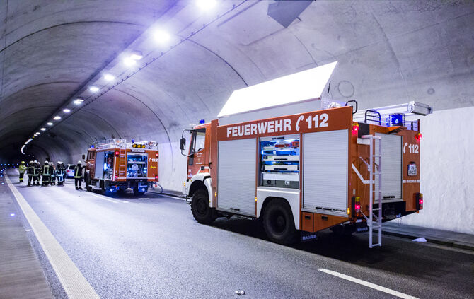 Tödlicher Unfall im B 14 Tunnel - Bild 16_16