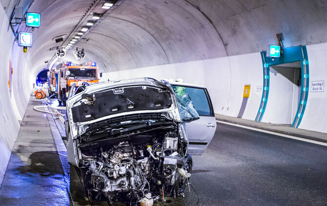 Tödlicher Unfall im B 14 Tunnel - Bild 17_17