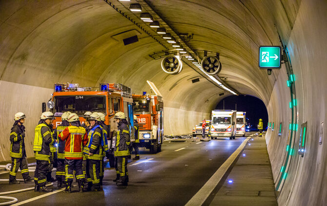 Tödlicher Unfall im B 14 Tunnel - Bild 22_21