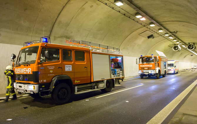 Tödlicher Unfall im B 14 Tunnel - Bild 24_23