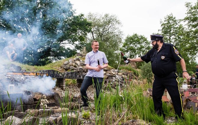 Bud Spencer Double Klaus Löffler ( 67 J. aus Heidelberg ) und Geschäftsführer Stefan Lau weihen den Bud Spencer Tunnel auf der G