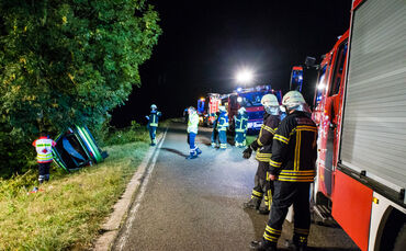 Schwerer Unfall - Pkw gegen Baum - Bild 10_0