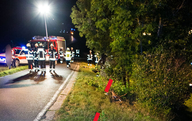 Schwerer Unfall - Pkw gegen Baum - Bild 20_4
