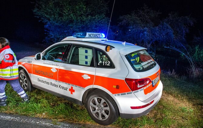 Schwerer Unfall - Pkw gegen Baum - Bild 06_6