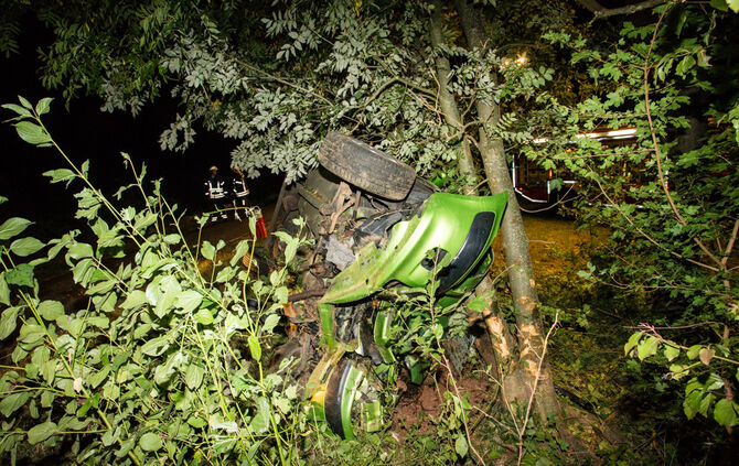 Schwerer Unfall - Pkw gegen Baum - Bild 07_7