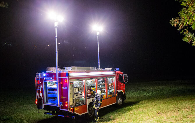 Schwerer Unfall - Pkw gegen Baum - Bild 08_8