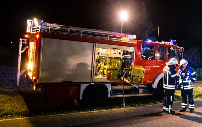 Schwerer Unfall - Pkw gegen Baum - Bild 11_10