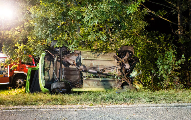 Schwerer Unfall - Pkw gegen Baum - Bild 14_13