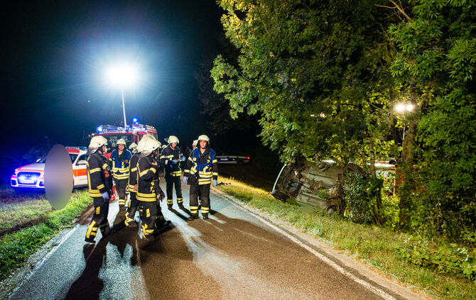 Schwerer Unfall - Pkw gegen Baum - Bild 15_14