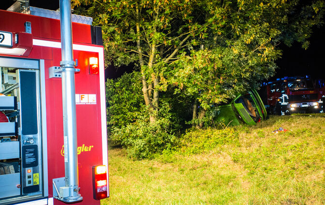Schwerer Unfall - Pkw gegen Baum - Bild 16_15