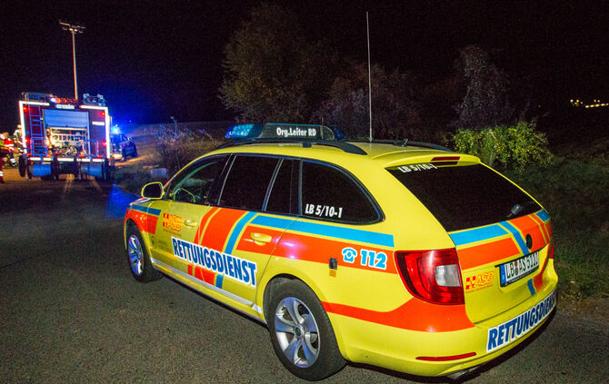Schwerer Unfall - Pkw gegen Baum - Bild 05_17