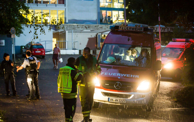 Polizeieinsatz im Asylwohnheim Am Kätzenbach - Bild 02_6