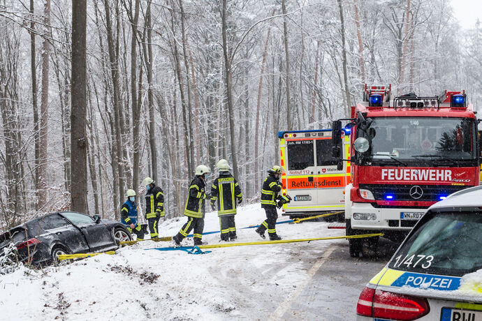 Unfall bei Schneeglätte, L1120 Stöckenhof - Rettich Kreisel, 10.02.2021.