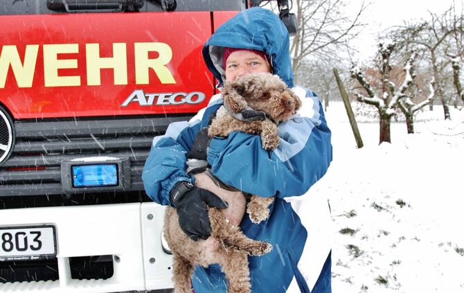 [Tierrettung] Feuerwehr rettet Hund aus Bachrohr