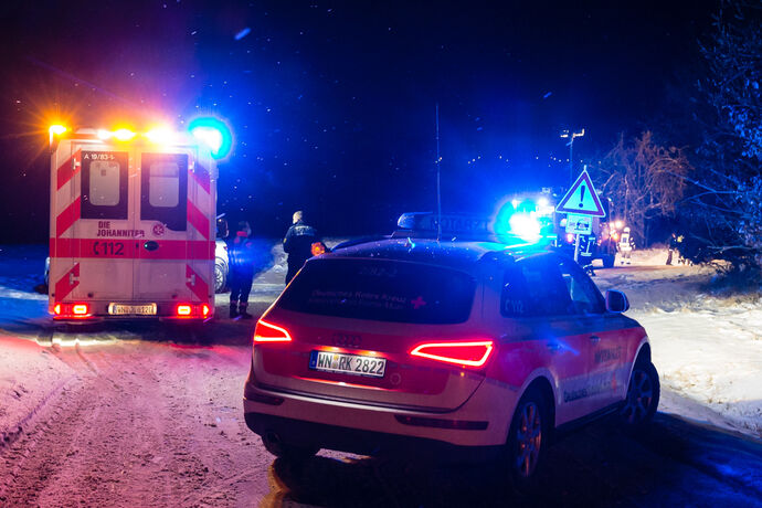 Unfall bei Schneeglätte, Rielingshäuser Str., Kirchberg an der Murr, 10.02.2021.