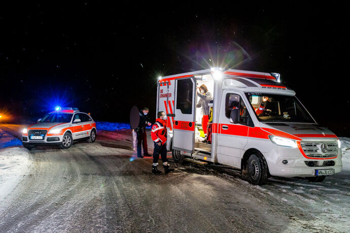 Unfall bei Schneeglätte, Rielingshäuser Str., Kirchberg an der Murr, 10.02.2021.
