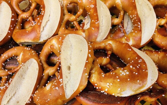 Brezel Brezeln Symbol Symbolbild Bäcker Bäckerei