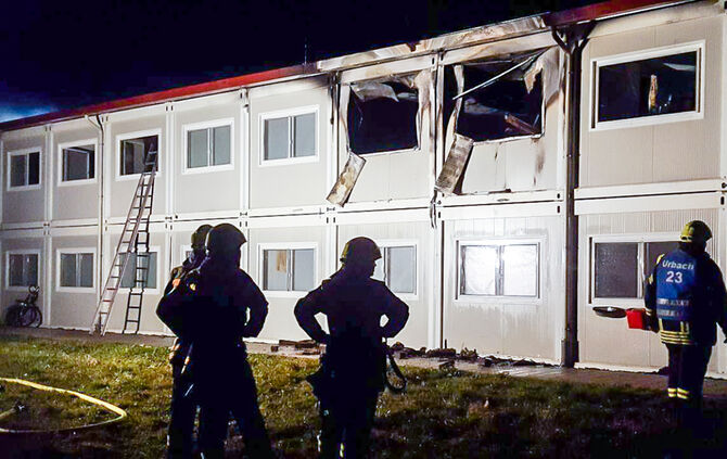 Feuer in Asylunterkunft - Bild 08_17