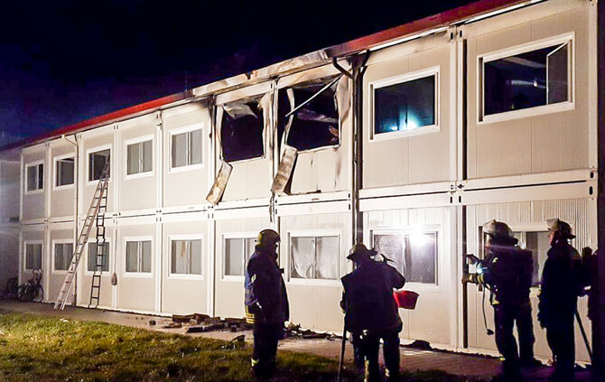 Feuer in Asylunterkunft - Bild 06_19