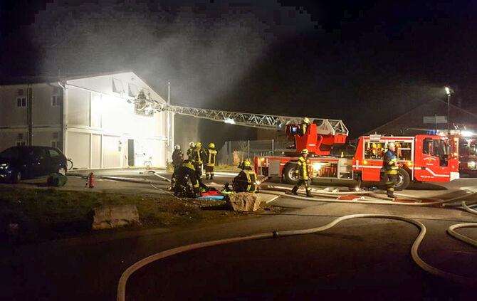 Feuer in Asylunterkunft - Bild 03_22
