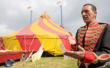 Artist Artisten Manege Zirkus Circus Nock Schorndorf_0