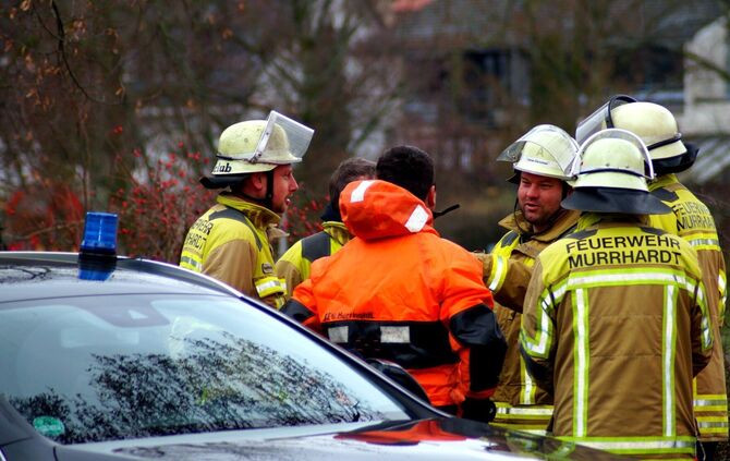 Leblose Person im Feuersee - Umstaende bislang voellig unklar - Bild 07_1