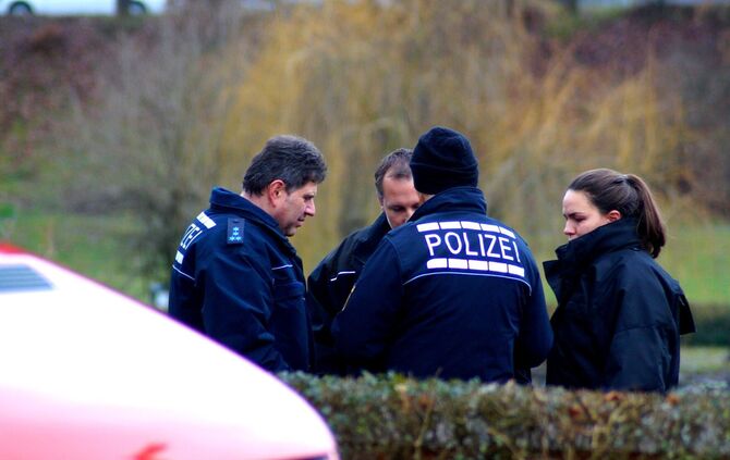 Leblose Person im Feuersee - Umstaende bislang voellig unklar - Bild 04_2