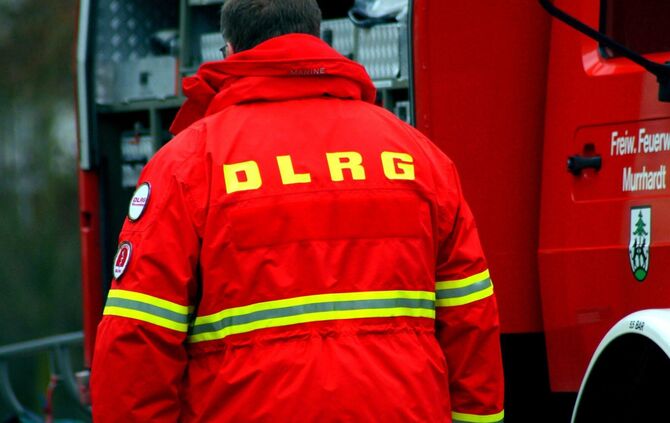 Leblose Person im Feuersee - Umstaende bislang voellig unklar - Bild 10_7