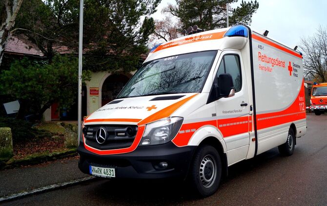 Leblose Person im Feuersee - Umstaende bislang voellig unklar - Bild 20_12