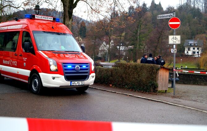 Leblose Person im Feuersee - Umstaende bislang voellig unklar - Bild 21_13