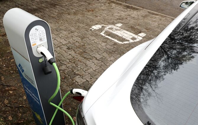 E Ladestation E Auto Stromtankstelle Ökostrom Ladekabel Symbol Symbolbild symbolfoto