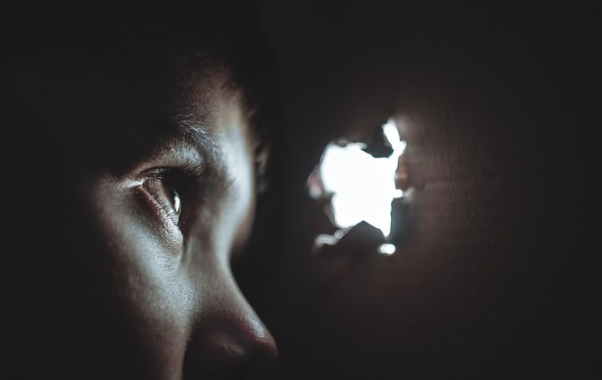 hiding-1209131_1920_0