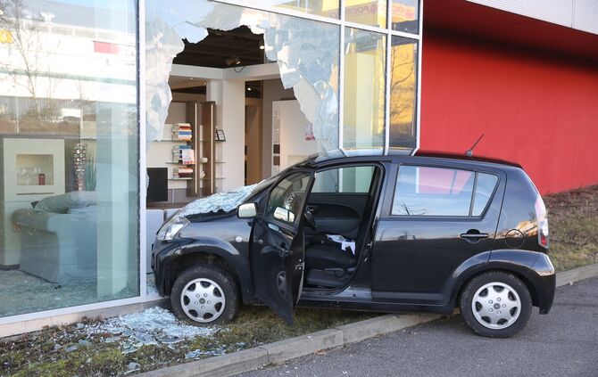 Auto im Schaufenster - Bild 03_0