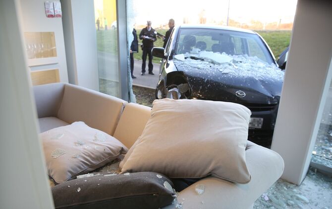 Auto im Schaufenster - Bild 10_2