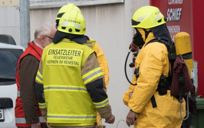 Feinkosthändler wegen ausgelaufener Kühlflüssigkeit geräumt - Bild 06_8