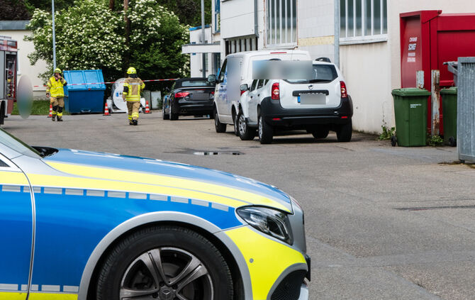 Feinkosthändler wegen ausgelaufener Kühlflüssigkeit geräumt - Bild 01_11