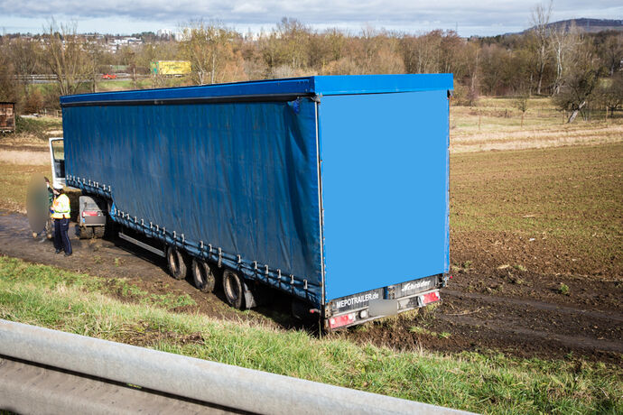 Lkw-Unfall, Überleitung B29 auf B14, Waiblingen, 19.02.2021.