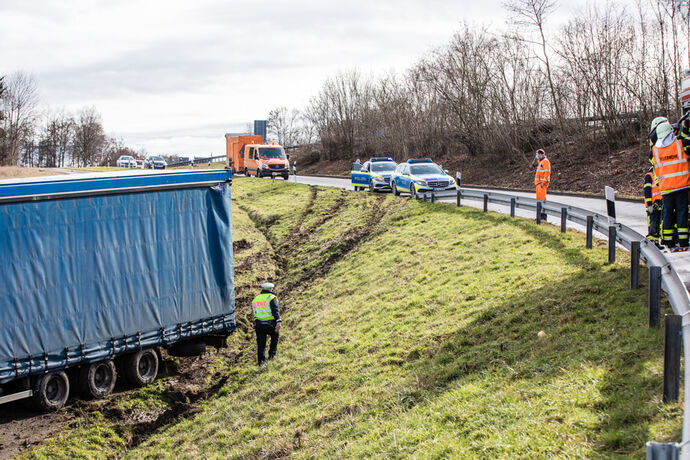 Lkw-Unfall, Überleitung B29 auf B14, Waiblingen, 19.02.2021.