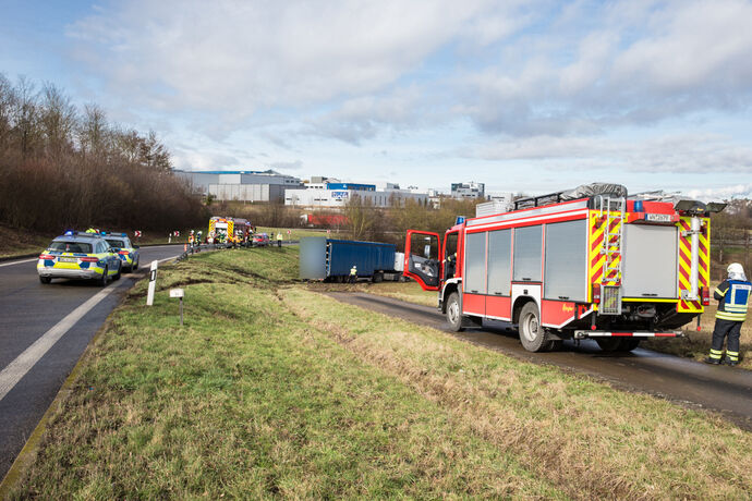 Lkw-Unfall, Überleitung B29 auf B14, Waiblingen, 19.02.2021.