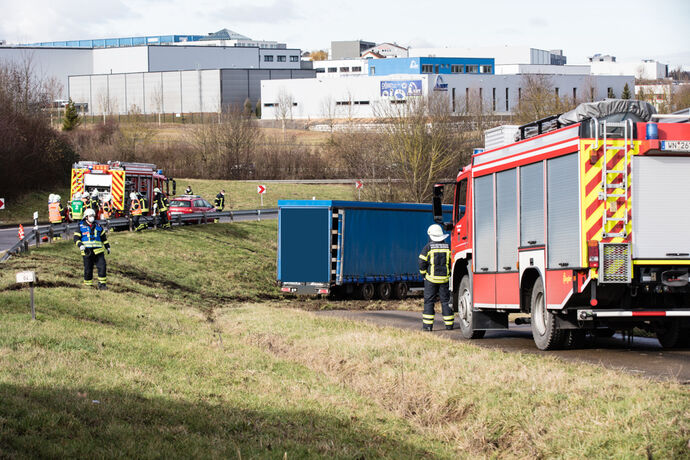 Lkw-Unfall, Überleitung B29 auf B14, Waiblingen, 19.02.2021.