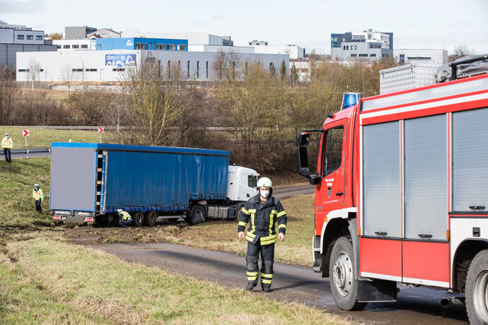 Lkw-Unfall, Überleitung B29 auf B14, Waiblingen, 19.02.2021.