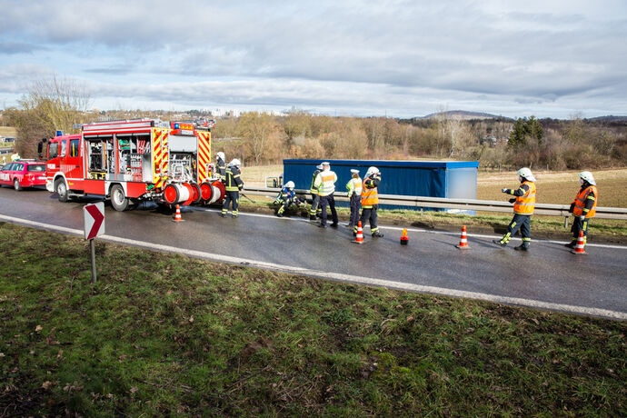 Lkw-Unfall, Überleitung B29 auf B14, Waiblingen, 19.02.2021.
