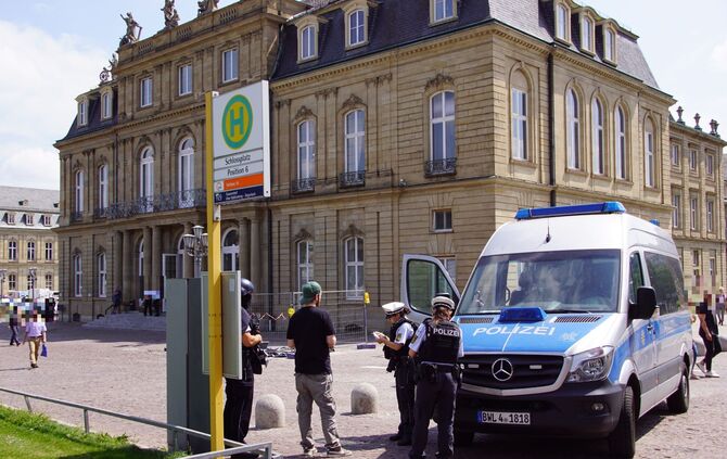 Großeinsatz am Stuttgarter Schlossplatz_12