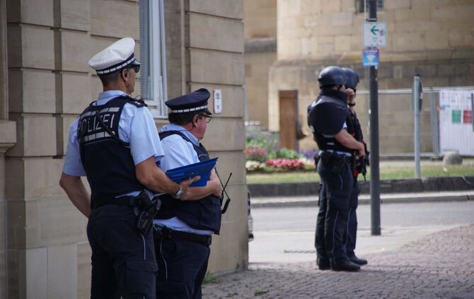 Großeinsatz am Stuttgarter Schlossplatz_30