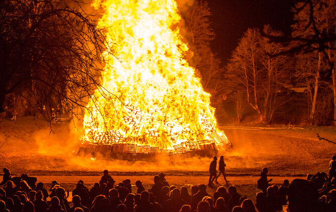 1000 Besucher beim Osterfeuer - Bild 58_0