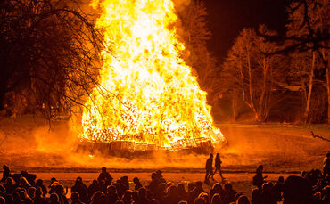 1000 Besucher beim Osterfeuer - Bild 58_0
