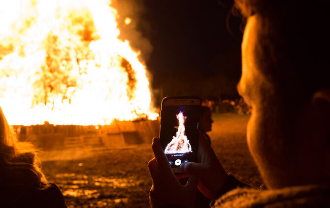 1000 Besucher beim Osterfeuer - Bild 06_9